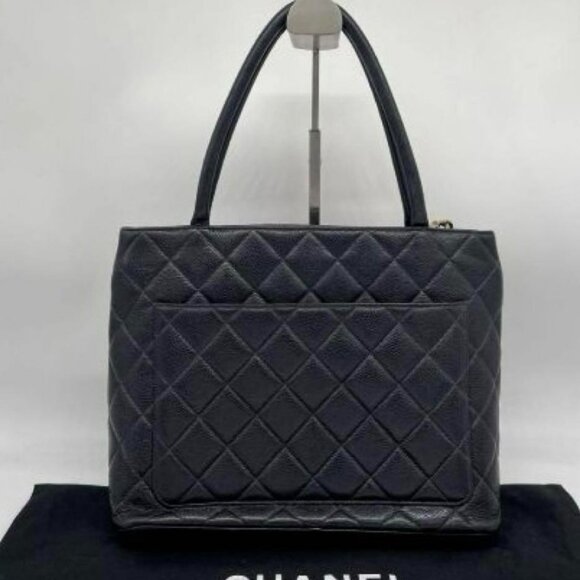 Authentic CHANEL CC Caviar Leather Medallion Tote Shoulder Bag Quilted Black - Picture 5 of 16